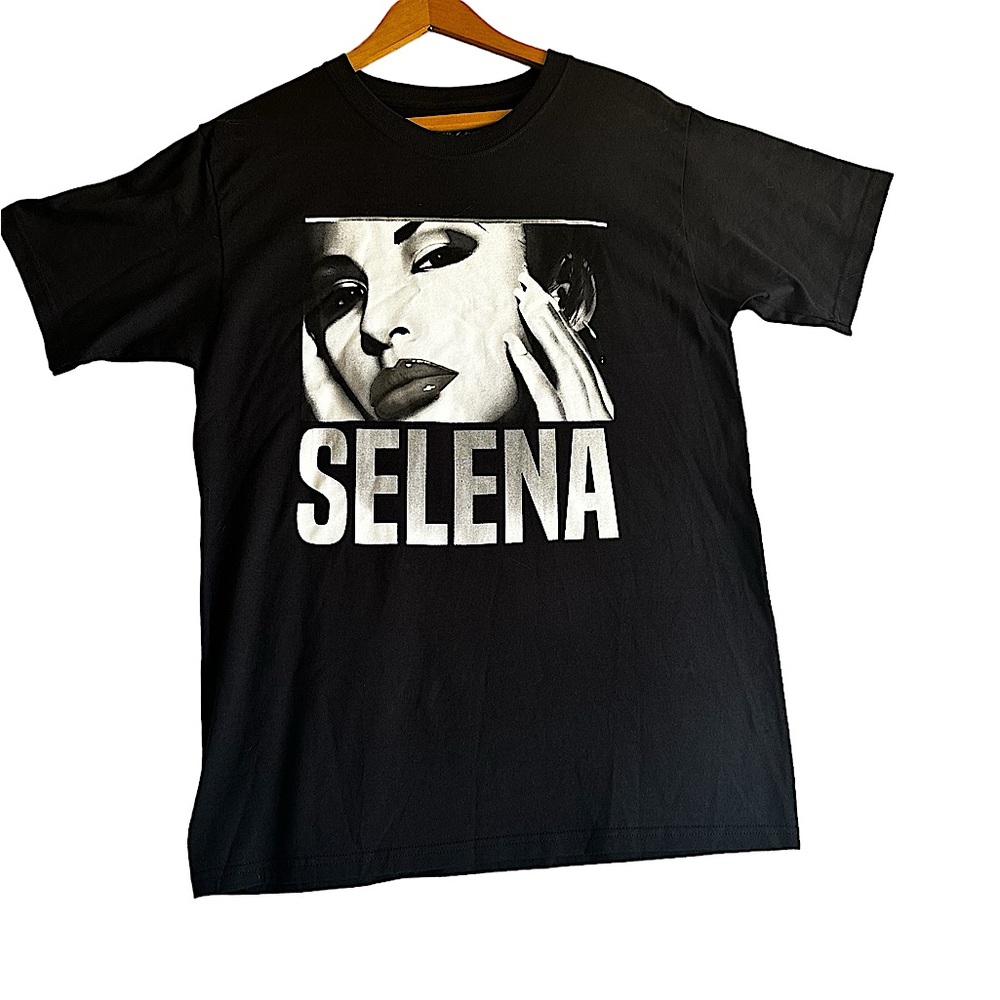 OFFICIAL SELENA GRAPHIC T-SHIRT SZ MEDIUM